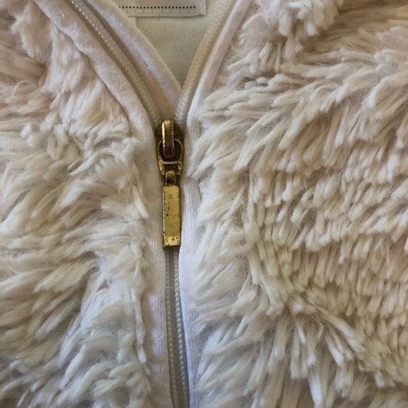 🎉3 For 15$🎉 Fluffy White Baby Zipper Hoodie 24 Months - Picture 5 of 7